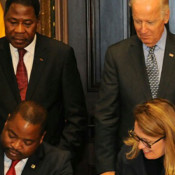 Signature des documents à washington