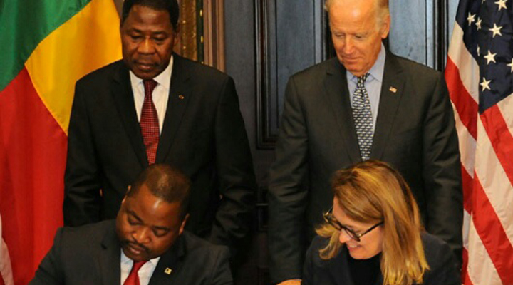 Signature des documents à washington